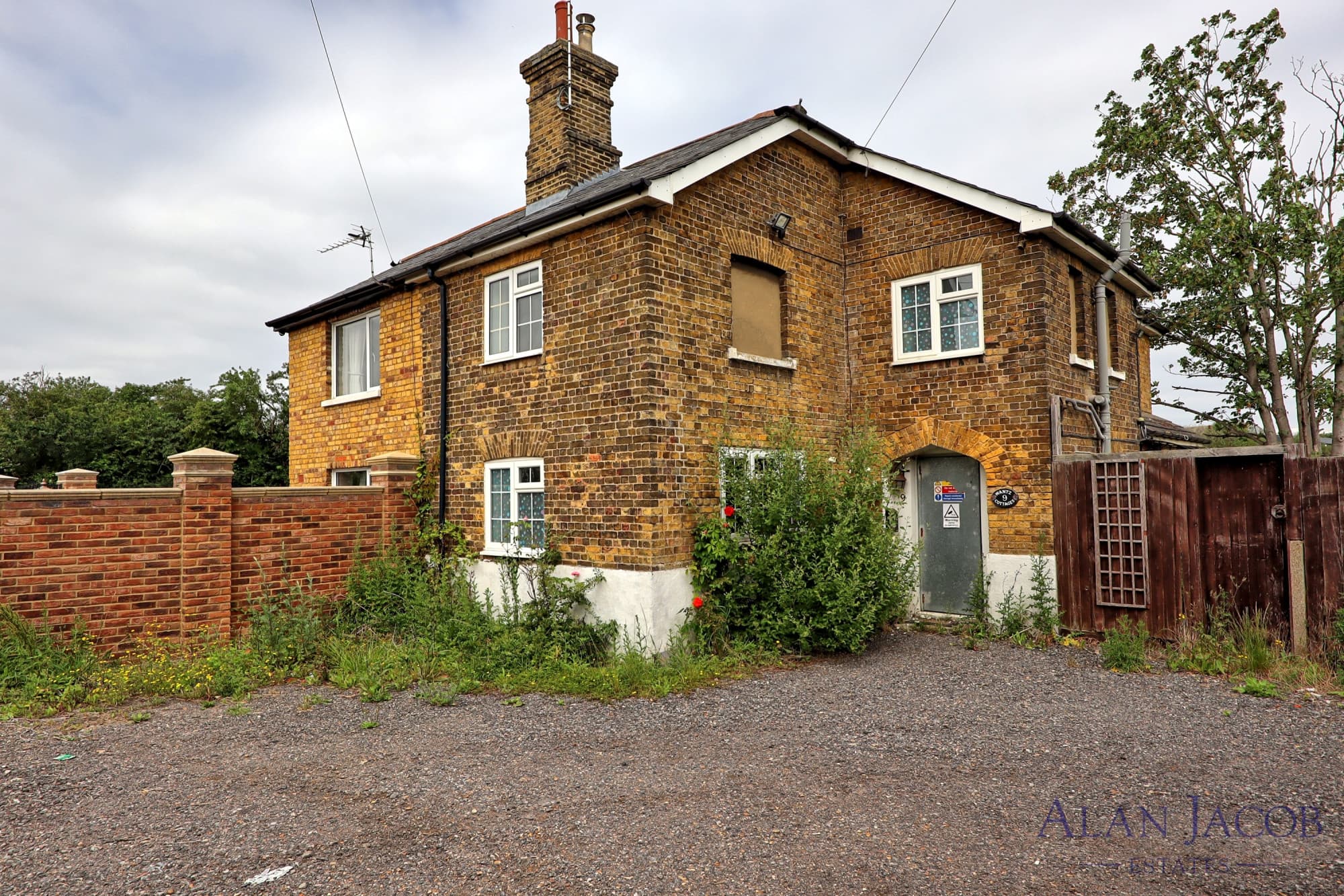 3 Bedroom Semi-detached house in Brentwood