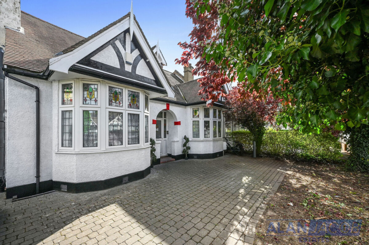 Westrow Gardens, Ilford