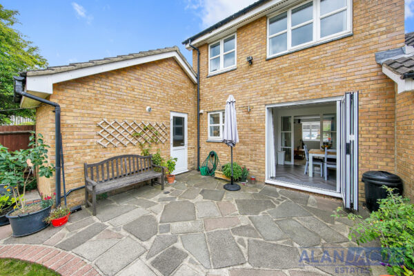Kershaw Close, Hornchurch