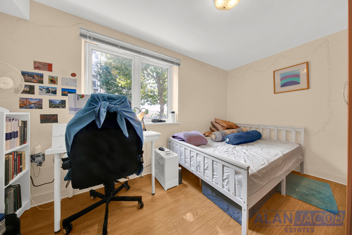 Sail Court, 15 Newport Avenue