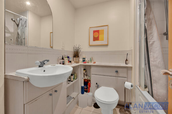Sail Court, 15 Newport Avenue