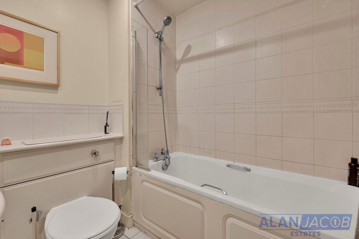 Sail Court, 15 Newport Avenue