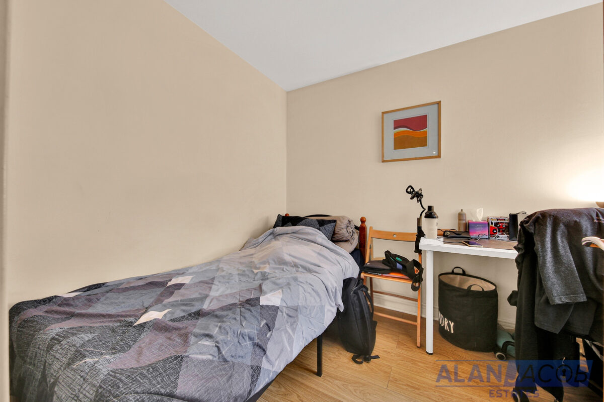 Sail Court, 15 Newport Avenue