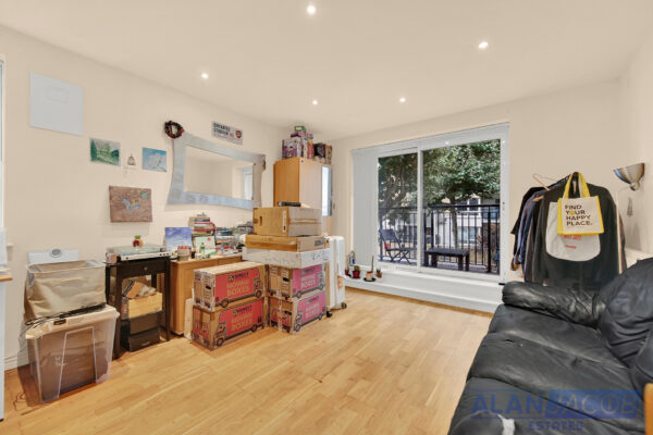 Sail Court, 15 Newport Avenue