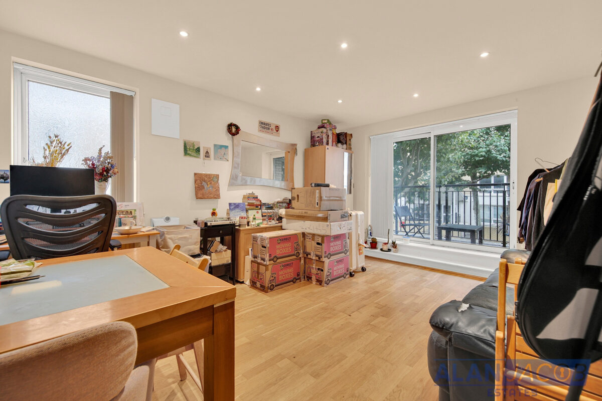Sail Court, 15 Newport Avenue