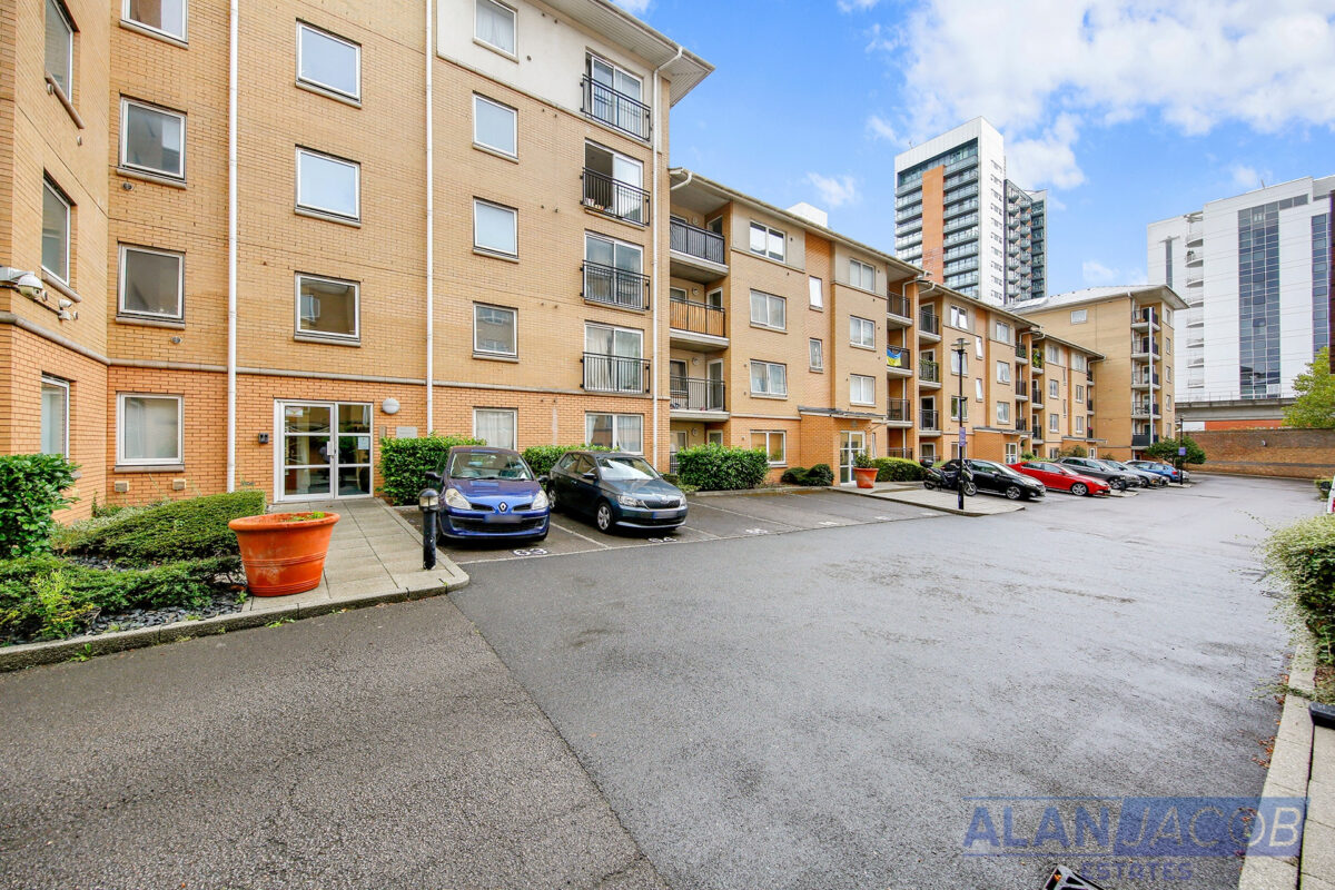 Sail Court, 15 Newport Avenue