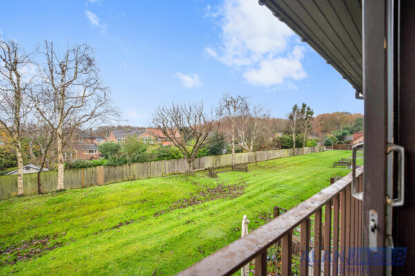 The Lawns, Uplands Road