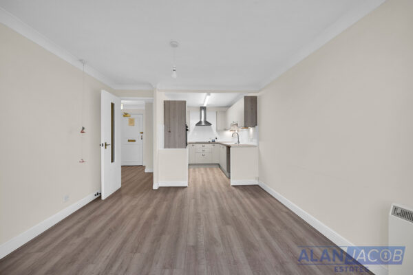 The Lawns, Uplands Road