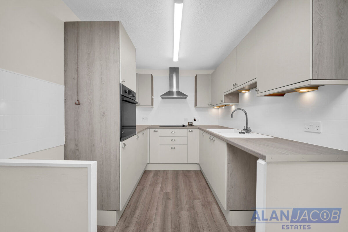 The Lawns, Uplands Road