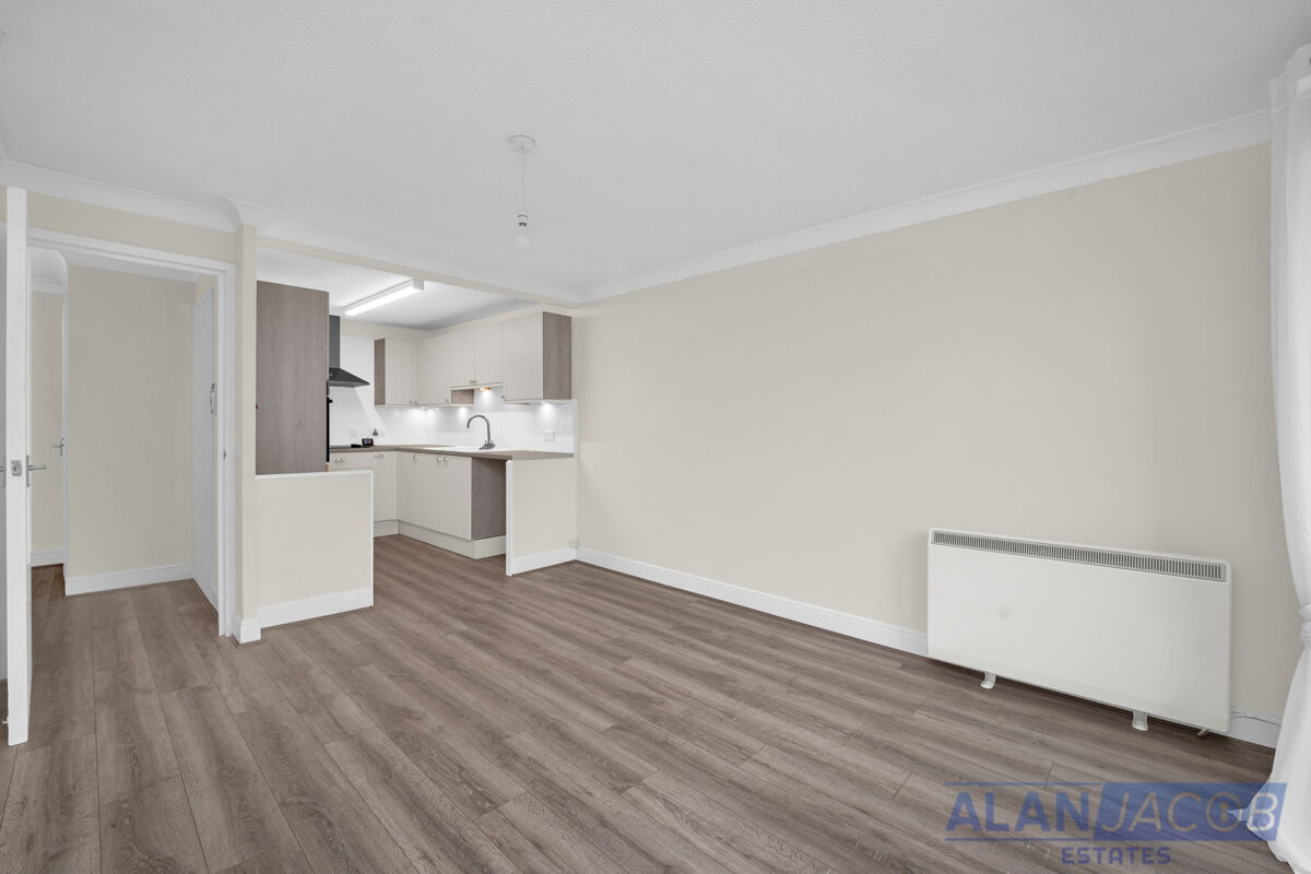 The Lawns, Uplands Road