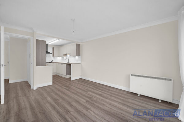 The Lawns, Uplands Road