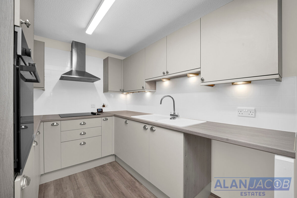 The Lawns, Uplands Road