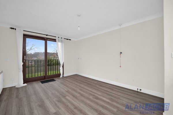 The Lawns, Uplands Road