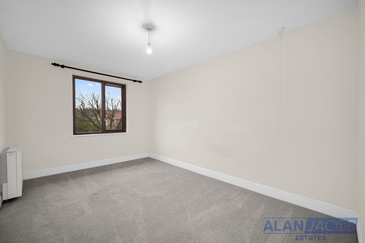 The Lawns, Uplands Road