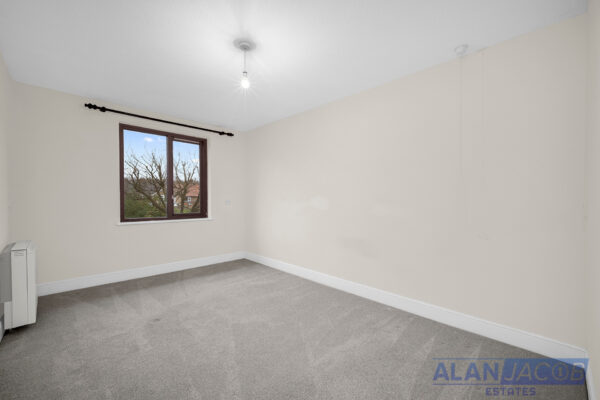 The Lawns, Uplands Road