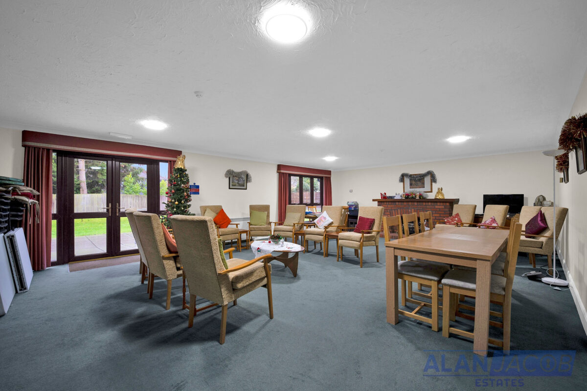 The Lawns, Uplands Road