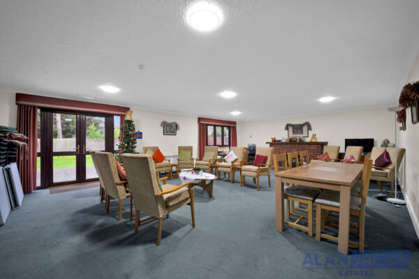 The Lawns, Uplands Road