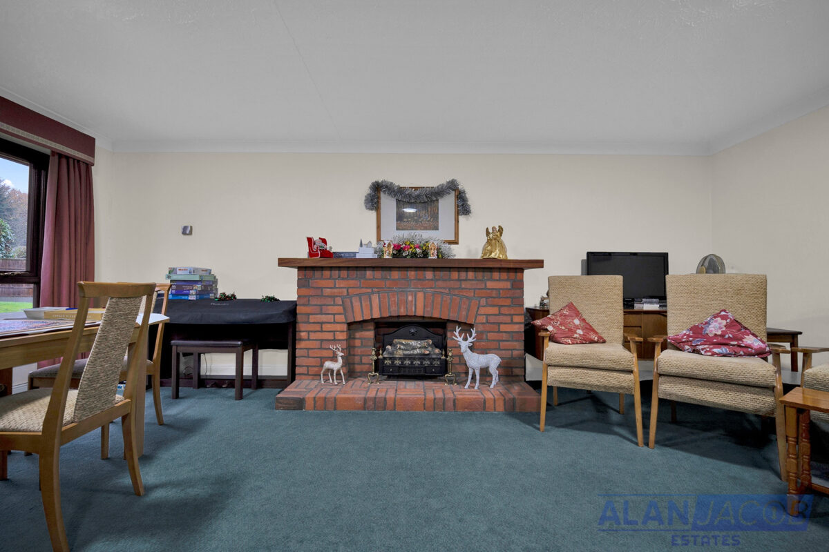 The Lawns, Uplands Road