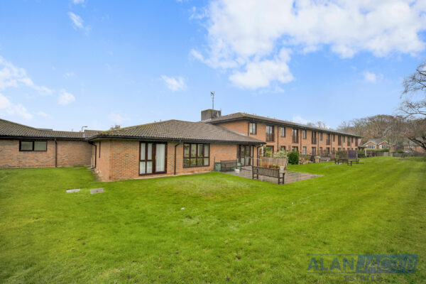 The Lawns, Uplands Road