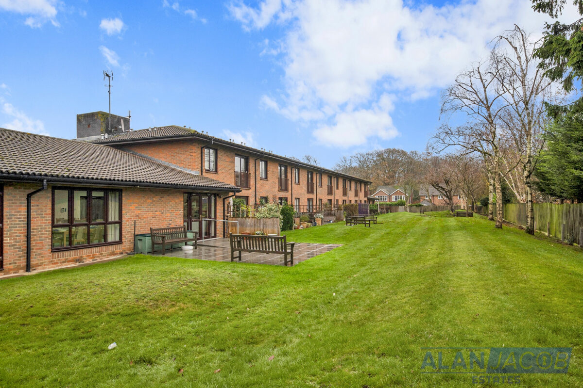 The Lawns, Uplands Road