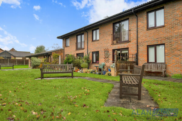 The Lawns, Uplands Road