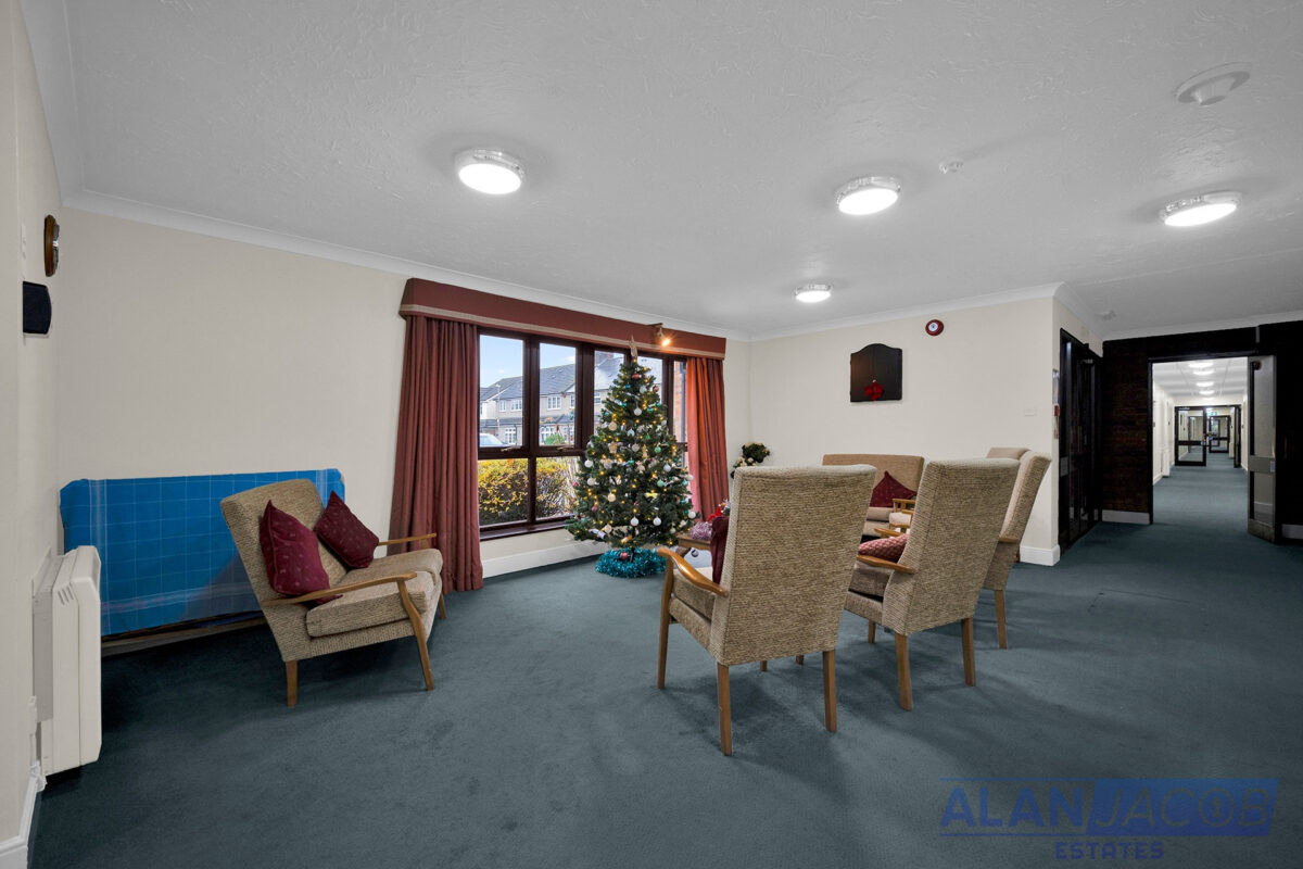 The Lawns, Uplands Road